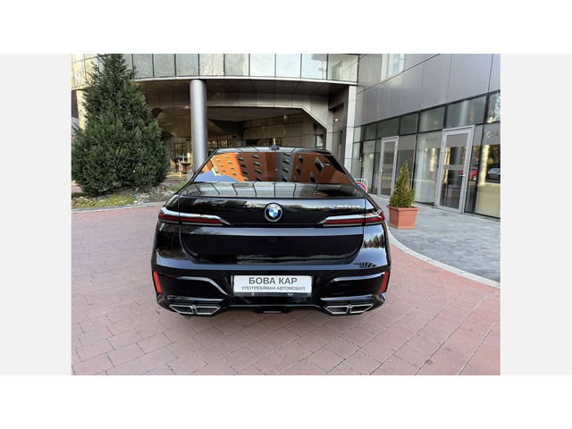 BMW M760e xDrive Седан - автомобили, коли, обяви за нови и употребявани 5