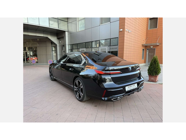 BMW M760e xDrive Седан - автомобили, коли, обяви за нови и употребявани 6