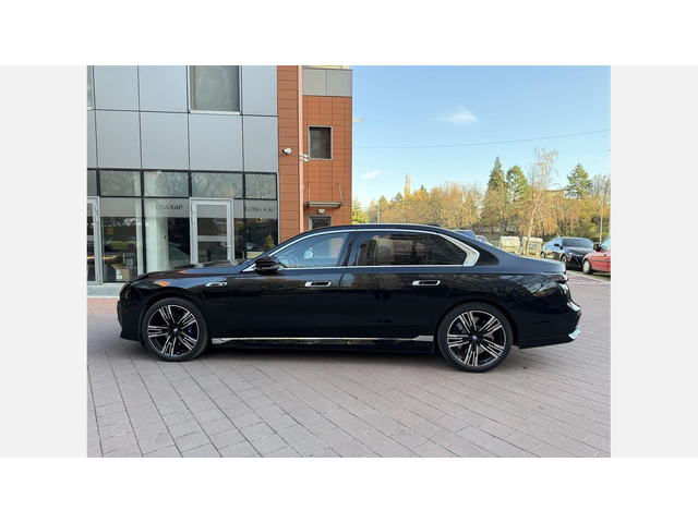 BMW M760e xDrive Седан - автомобили, коли, обяви за нови и употребявани 7