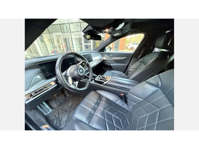 BMW M760e xDrive Седан - автомобили, коли, обяви за нови и употребявани 9