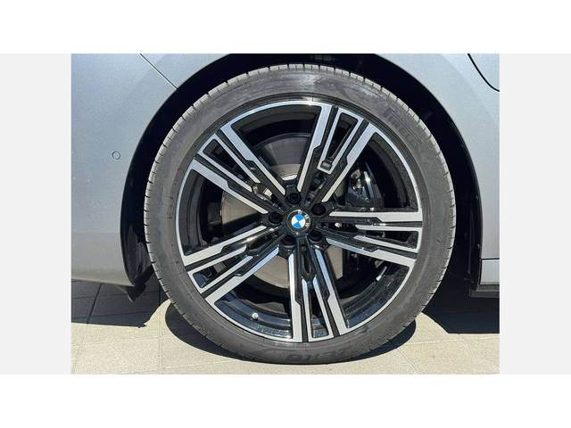 BMW M760e xDrive Sedan - автомобили, коли, обяви за нови и употребявани 4