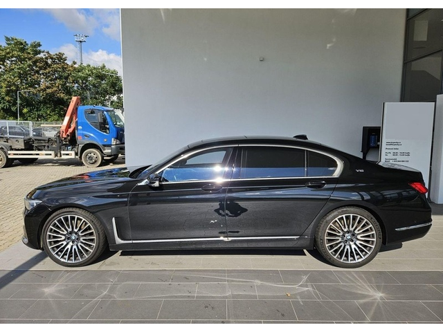 BMW M760Li M760Li xDrive - автомобили, коли, обяви за нови и употребявани 3