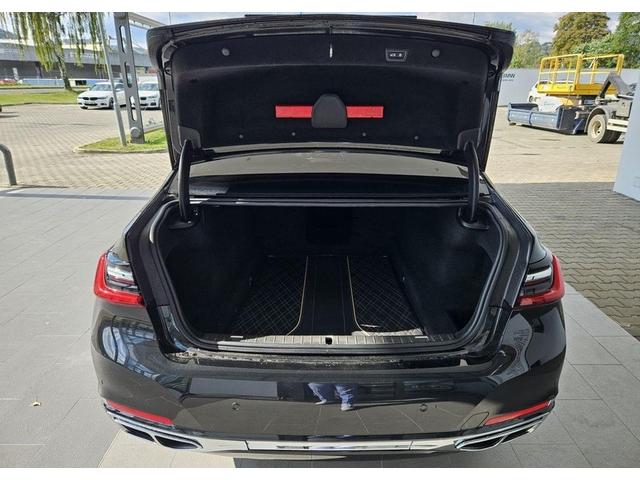 BMW M760Li M760Li xDrive - автомобили, коли, обяви за нови и употребявани 5