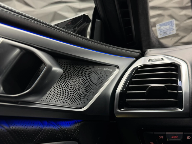 BMW M8 Competition* Facelift* Akrapovic* B&W * HeadUp 950 - автомобили, коли, обяви за нови и употребявани 13