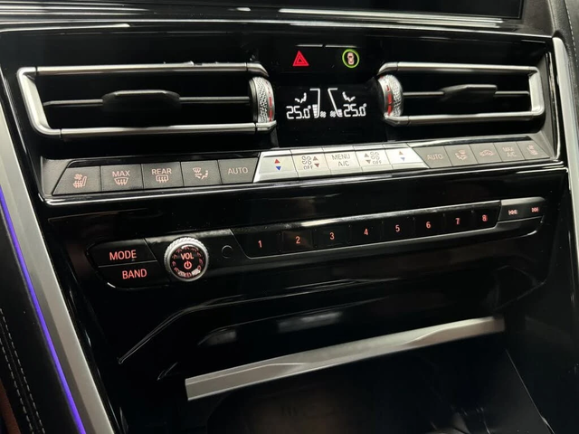 BMW M8 * xDrive * * HeadUp* AвтоКредит* (ЦЕНА ДО БГ) - автомобили, коли, обяви за нови и употребявани 13