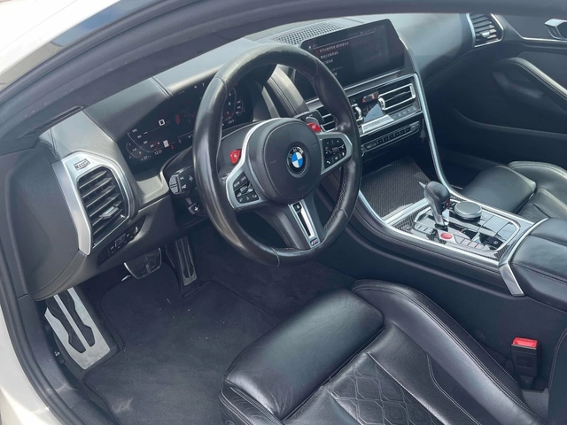 BMW M8 CARBON* ПОДГРЕВ* ОБДУХВАНЕ* HARMAN KARDON* HUD* - автомобили, коли, обяви за нови и употребявани 4