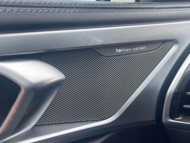 BMW M8 CARBON* ПОДГРЕВ* ОБДУХВАНЕ* HARMAN KARDON* HUD* - автомобили, коли, обяви за нови и употребявани 9