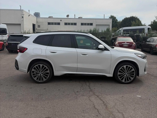 BMW X1 MPACK* HEADUP* 360* СЛ.ЛЕНТИ* М.ТОЧКА - автомобили, коли, обяви за нови и употребявани 3