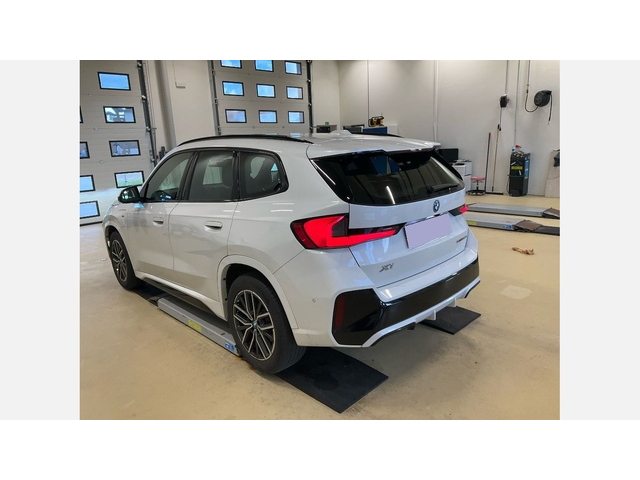 BMW X1 xDrive25e - автомобили, коли, обяви за нови и употребявани 1