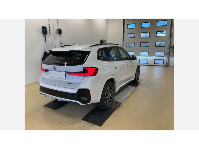 BMW X1 xDrive25e - автомобили, коли, обяви за нови и употребявани 4