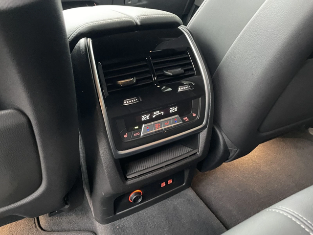 BMW X5 M60 - автомобили, коли, обяви за нови и употребявани 3