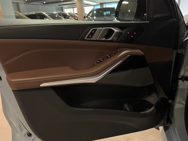 BMW X5 40 d M pro 7 места - автомобили, коли, обяви за нови и употребявани 7