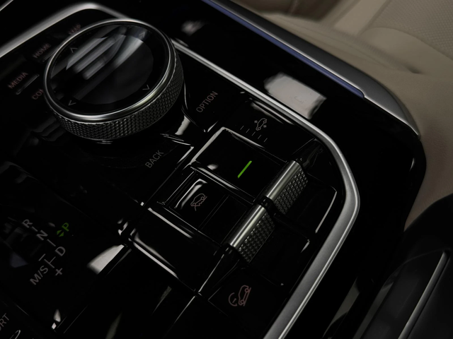 BMW X5 xDrive30d M-pack 3D B&W* 360* Lift* Обдухване* - автомобили, коли, обяви за нови и употребявани 11