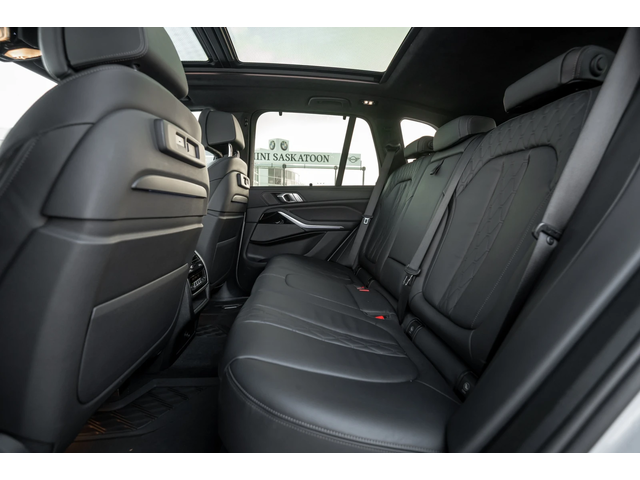 BMW X5 M50i С РЕГИСТРАЦИЯ & АВТО КРЕДИТ - автомобили, коли, обяви за нови и употребявани 13