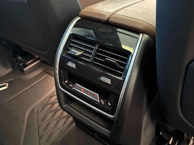 BMW X5 * M50i * ЛАЗЕРИ * ПАНО * ПОДГРЕВИ  * CARFAX - автомобили, коли, обяви за нови и употребявани 11