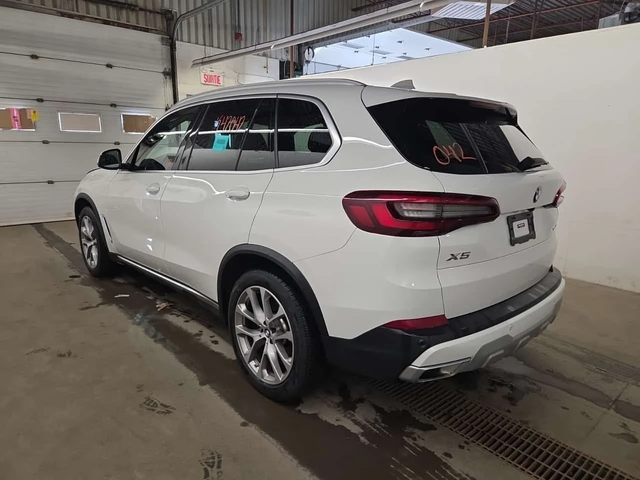 BMW X5 * xDrive40i * ПОДГРЕВИ * 360 * PANO * CARFAX - автомобили, коли, обяви за нови и употребявани 3