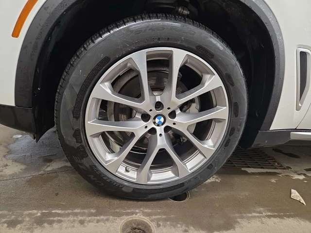 BMW X5 * xDrive40i * ПОДГРЕВИ * 360 * PANO * CARFAX - автомобили, коли, обяви за нови и употребявани 5