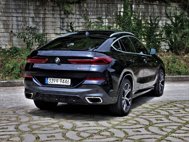 BMW X6 M* SPORT* LASER* ОБДУХВАНЕ* ДИСТРОНИК* МАСАЖ* - автомобили, коли, обяви за нови и употребявани 1
