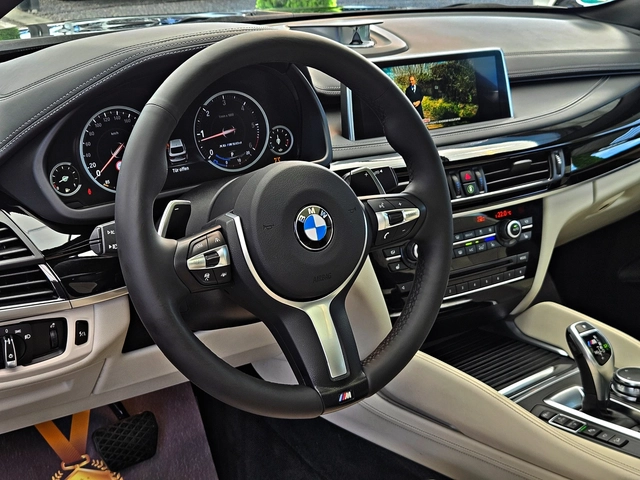 BMW X6 M50D/INDIVIDUAL/TVx3/DISTR/360CAM/HUD/B&O/ОБДУХ/LI - автомобили, коли, обяви за нови и употребявани 15
