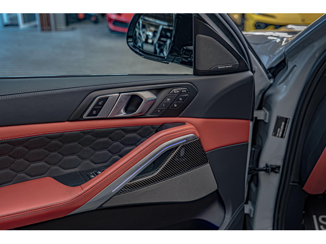 BMW X6 M/Competition/Harman Kardon/HuD/Карбон/Камера 360/Масаж - автомобили, коли, обяви за нови и употребявани 11