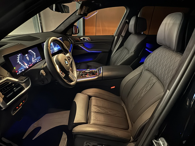 BMW X7 40d - автомобили, коли, обяви за нови и употребявани 8