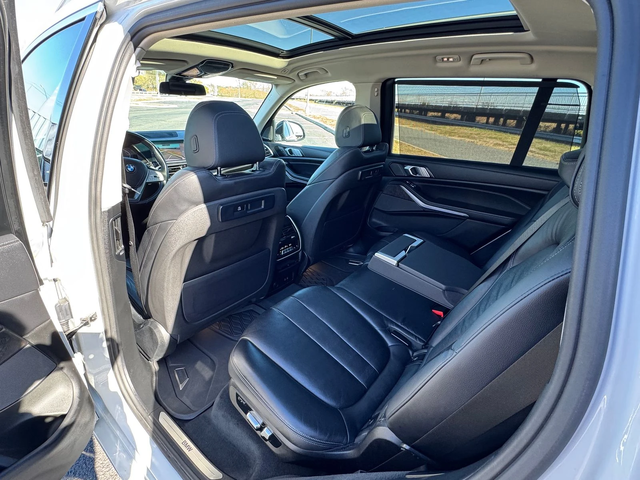 BMW X7 Mineral White Metallic - автомобили, коли, обяви за нови и употребявани 12