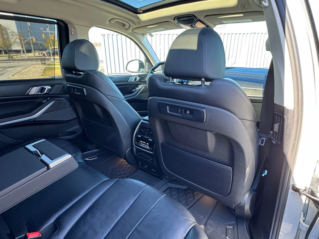 BMW X7 Mineral White Metallic - автомобили, коли, обяви за нови и употребявани 15