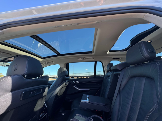 BMW X7 Mineral White Metallic - автомобили, коли, обяви за нови и употребявани 9