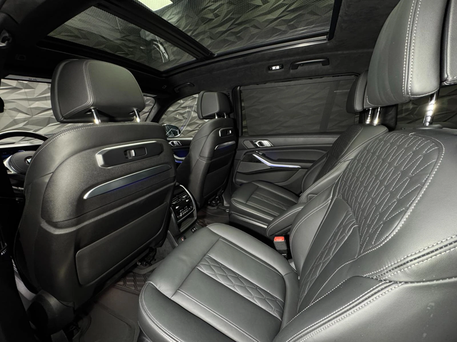 BMW X7 xDrive40i M-pack H&K* 360* Lift* Massage - автомобили, коли, обяви за нови и употребявани 7