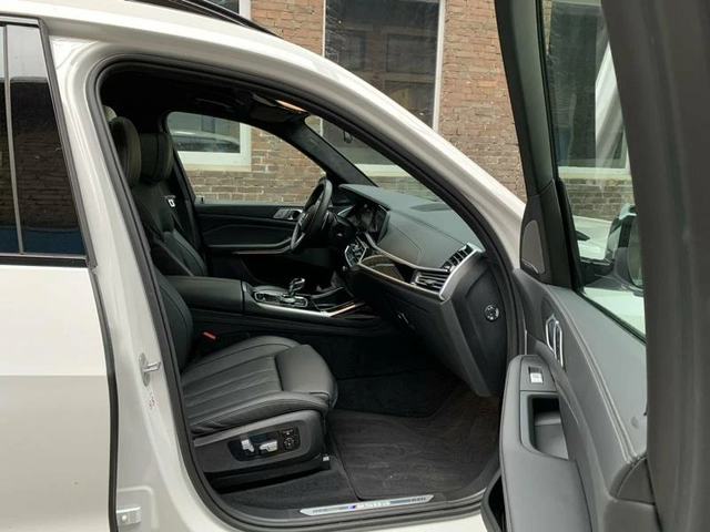 BMW X7 M50d - автомобили, коли, обяви за нови и употребявани 7