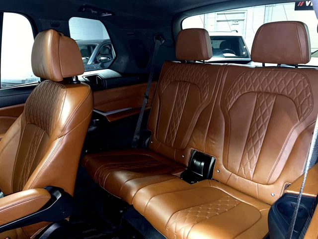 BMW X7 xDrive40i /ПАНОРАМА/360 КАМЕРИ/ОБДУХВАНЕ - автомобили, коли, обяви за нови и употребявани 11