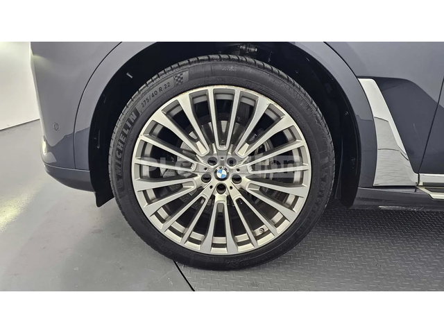 BMW X7 HEAD-UP * ОДБУХВАНЕ * H/K * PANO * 360 - автомобили, коли, обяви за нови и употребявани 4