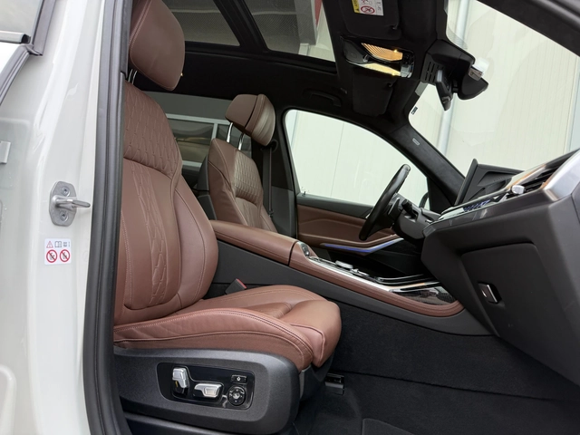 BMW X7 xDrive40i - автомобили, коли, обяви за нови и употребявани 10