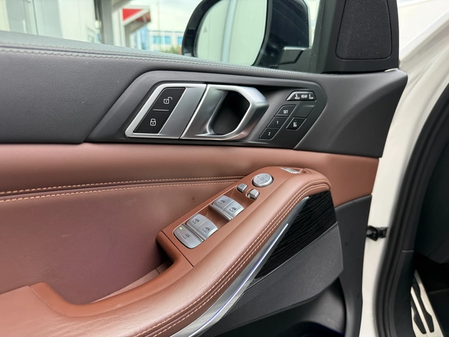 BMW X7 xDrive40i - автомобили, коли, обяви за нови и употребявани 15