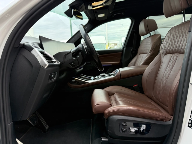 BMW X7 xDrive40i - автомобили, коли, обяви за нови и употребявани 9