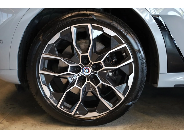 BMW X7 M SPORT PRO* XDRIVE* SWAROVSKI* SKY LOUNGE* 360* - автомобили, коли, обяви за нови и употребявани 4