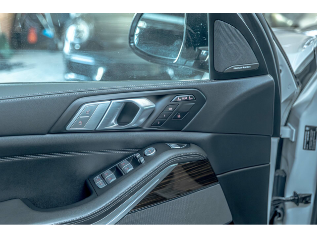 BMW X7 M50i/Harman Kardon/SKY Lounge/Кристал/Камера 360/HuD - автомобили, коли, обяви за нови и употребявани 7