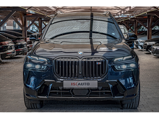 BMW X7 M60i/Harman Kardon/Swarovski/Pano./Алкантар/6+1/Камера 360 - автомобили, коли, обяви за нови и употребявани 0
