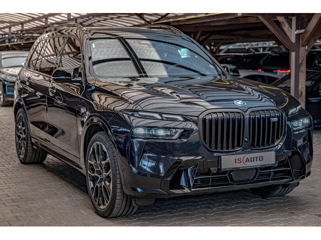 BMW X7 M60i/Harman Kardon/Swarovski/Pano./Алкантар/6+1/Камера 360 - автомобили, коли, обяви за нови и употребявани 1