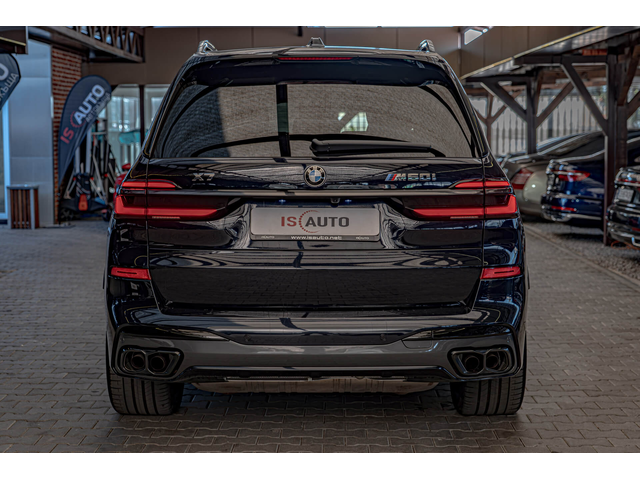 BMW X7 M60i/Harman Kardon/Swarovski/Pano./Алкантар/6+1/Камера 360 - автомобили, коли, обяви за нови и употребявани 3