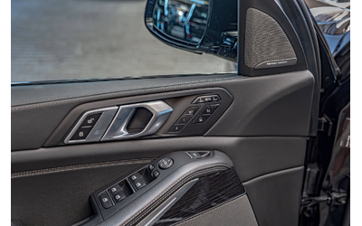BMW X7 M60i/Harman Kardon/Swarovski/Pano./Алкантар/6+1/Камера 360 - автомобили, коли, обяви за нови и употребявани 7