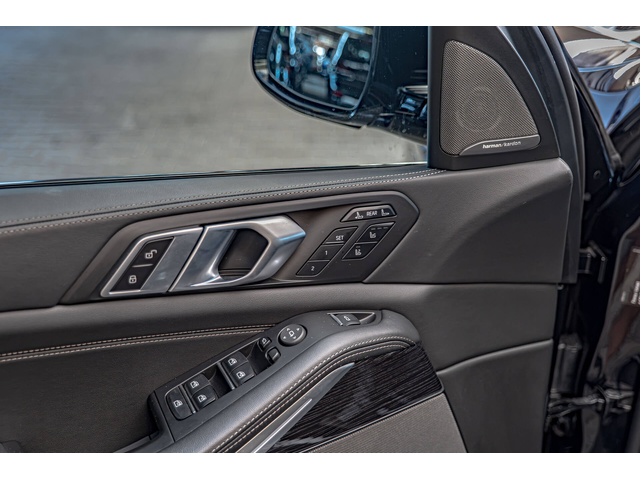 BMW X7 M60i/Harman Kardon/Swarovski/Pano./Алкантар/6+1/Камера 360 - автомобили, коли, обяви за нови и употребявани 7