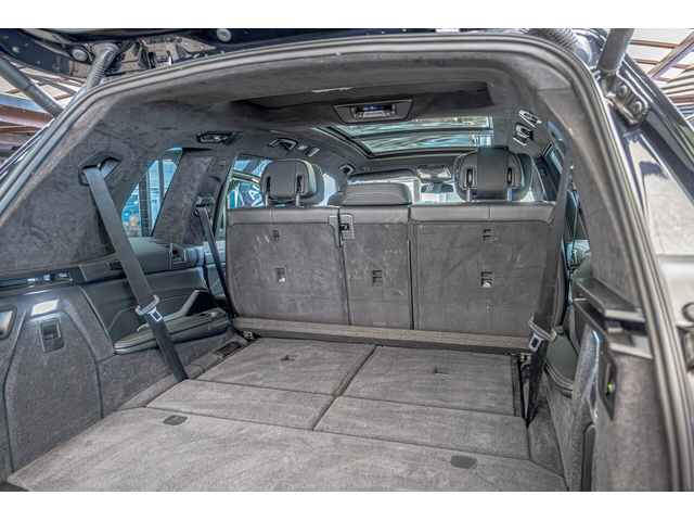 BMW X7 M60i/Harman Kardon/Swarovski/Pano./Алкантар/6+1/Камера 360 - автомобили, коли, обяви за нови и употребявани 9