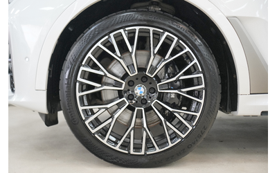 BMW X7 X7 M50i xDrive Individual Shadow Line - автомобили, коли, обяви за нови и употребявани 15