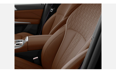 BMW X7 xDrive40d - автомобили, коли, обяви за нови и употребявани 8