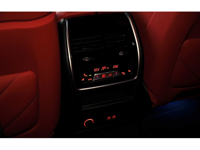 BMW XM XM 4.4 V8 Plug-in Hybrid xDrive - автомобили, коли, обяви за нови и употребявани 13