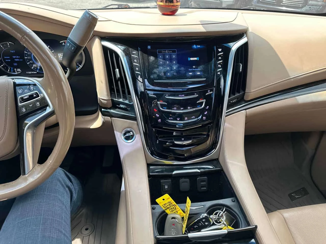 Cadillac Escalade * Platinum * 360 * 2 КЛЮЧА * ТЕЛЕВИЗОРИ - автомобили, коли, обяви за нови и употребявани 8
