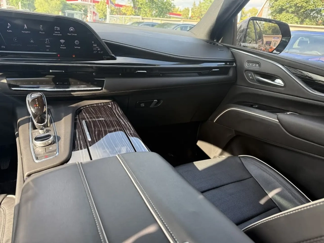 Cadillac Escalade Sport 4x4 checks every box - 6 - автомобили, коли, обяви за нови и употребявани 13