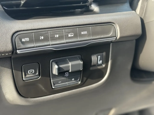 Cadillac Escalade Sport 4x4 checks every box - 6 - автомобили, коли, обяви за нови и употребявани 9