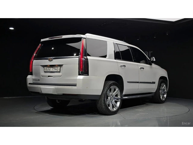 Cadillac Escalade 6.2* HUD* МОНИТОРИ* КОЖА* ОБДУХВ* ПАНО - автомобили, коли, обяви за нови и употребявани 1